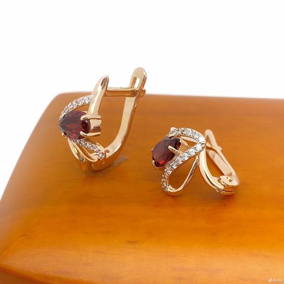 Золотые серьги с камнями 585пр. вес: 3,05гр