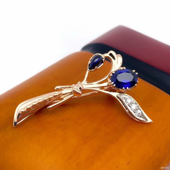 Золотая брошь с камнями 585пр. вес: 4,92гр