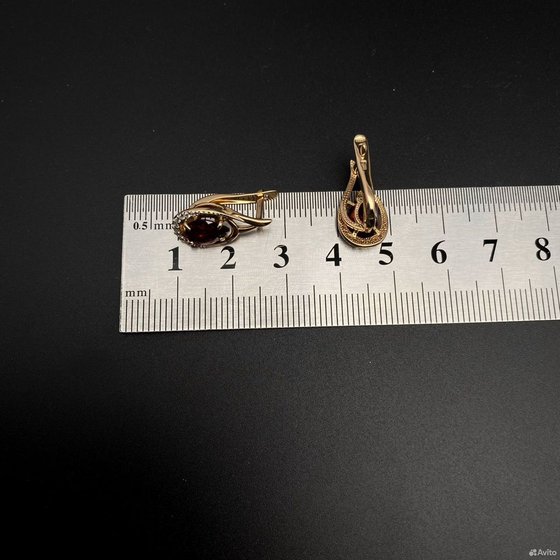 Золотые серьги с камнями 585пр. вес: 3,25гр