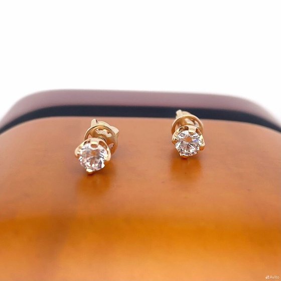 Золотые серьги с камнями 585пр. вес: 1,47гр