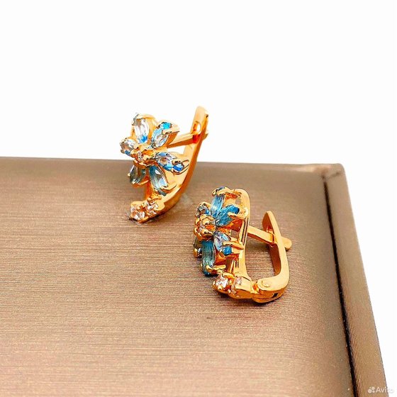 Золотые серьги с камнями 585пр. вес: 3,40гр