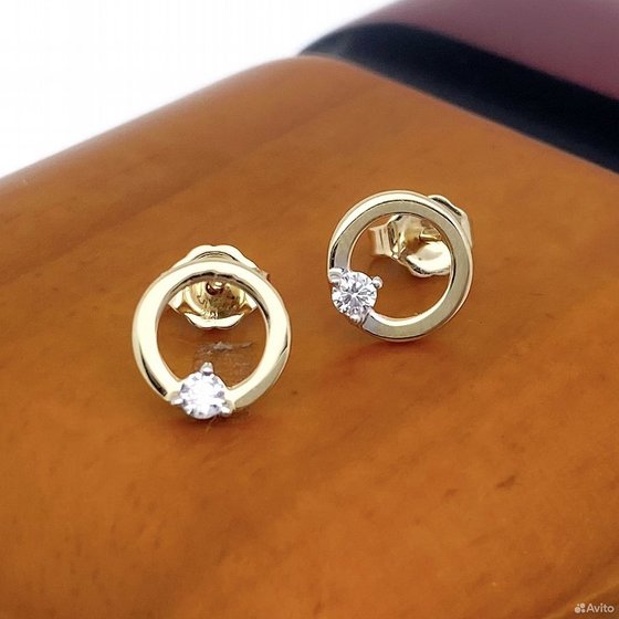 Золотые серьги с камнями 585пр. вес: 1,10гр
