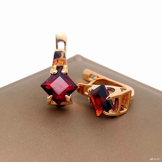 Золотые серьги с камнями 585пр. вес: 3,60гр