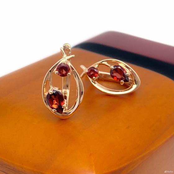 Золотые серьги с камнями 585пр. вес: 3,65гр