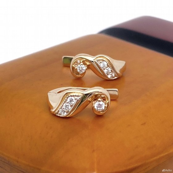 Золотые серьги с камнями 585пр. вес: 2,94гр