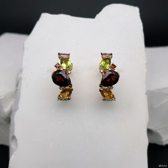 Золотые серьги с камнями 585пр. вес: 4,76гр