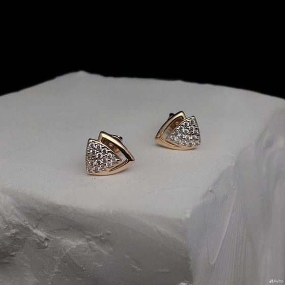 Золотые серьги с камнями 585пр. вес: 1,60гр