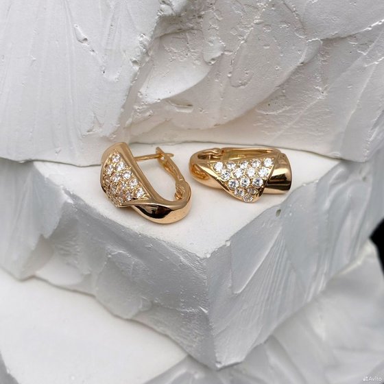 Золотые серьги с камнями 585пр. вес: 5,36гр