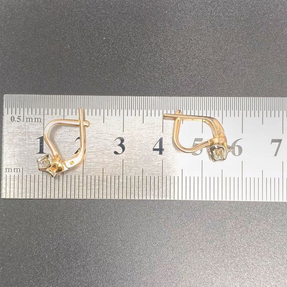 Золотые серьги с бриллиантами 585пр. вес: 3,10гр