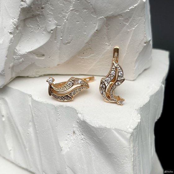 Золотые серьги с камнями 585пр. вес: 3,71гр