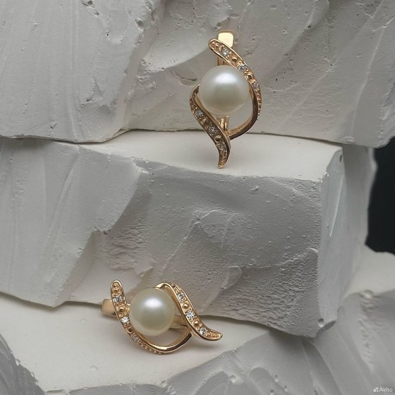 Золотые серьги с камнями 585пр. вес: 4,77гр