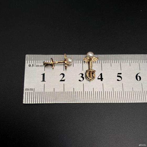 Золотые серьги с камнями 585пр. вес: 1,78гр