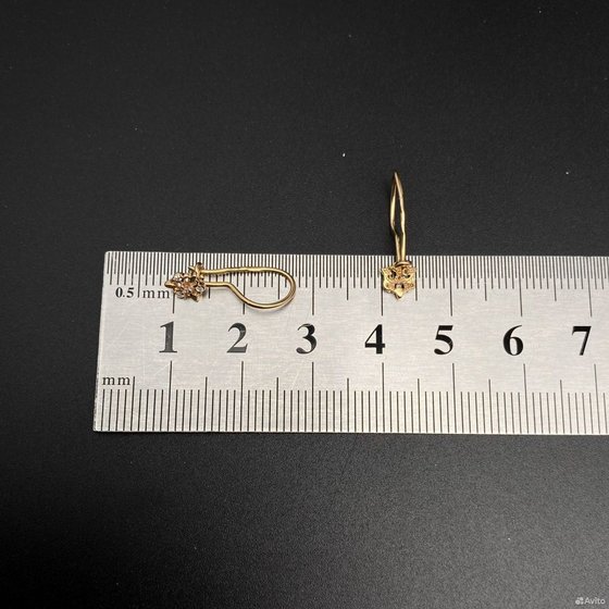 Золотые серьги с камнями 585пр. вес: 0,80гр