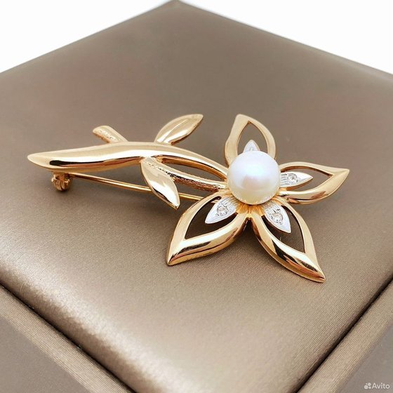 Золотая брошь с камнями 585пр. вес: 5,48гр