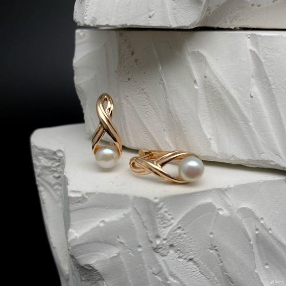 Золотые серьги с камнями 585пр. вес: 3,39гр