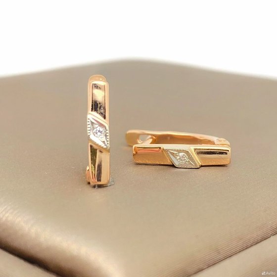 Золотые серьги с камнями 585пр. вес: 1,84гр