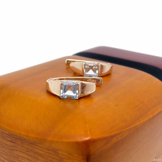 Золотые серьги с камнями 585пр. вес: 4,22гр