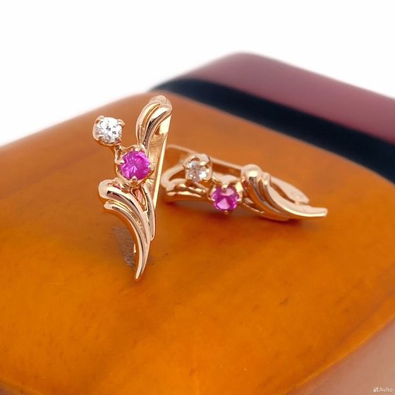 Золотые серьги с камнями 585пр. вес: 3,29гр