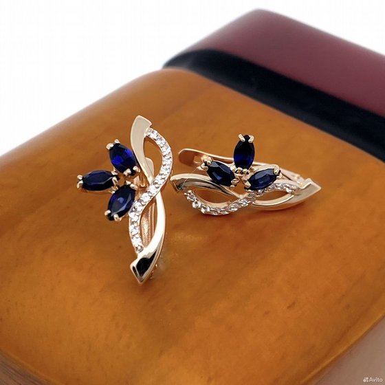 Золотые серьги с камнями 585пр. вес: 3,02гр