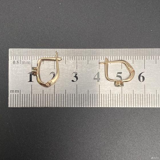 Золотые серьги с камнями 585пр. вес: 1,89гр