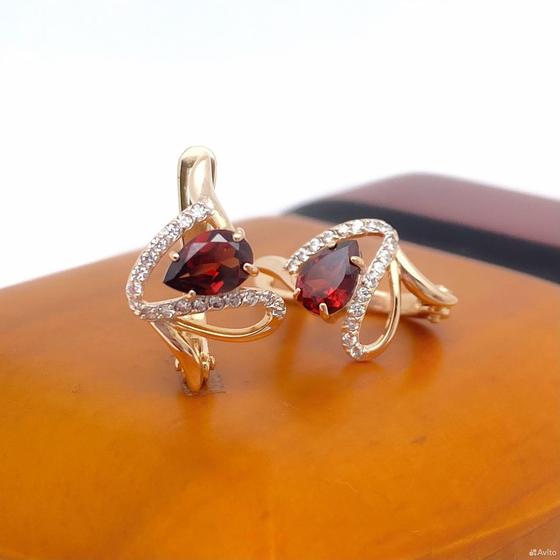 Золотые серьги с камнями 585пр. вес: 3,05гр