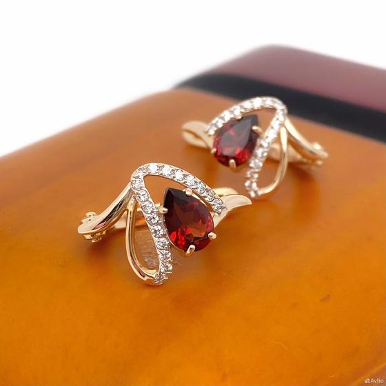 Золотые серьги с камнями 585пр. вес: 3,05гр