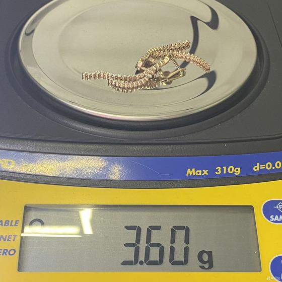 Золотые серьги с камнями 585пр. вес: 3,60гр