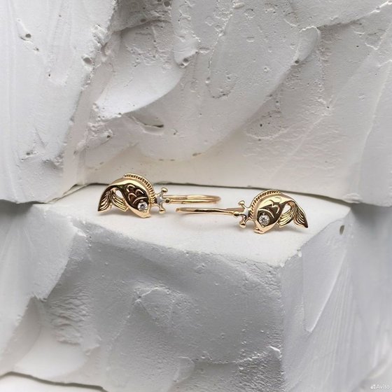 Золотые серьги с камнями 585пр. вес: 1,20гр