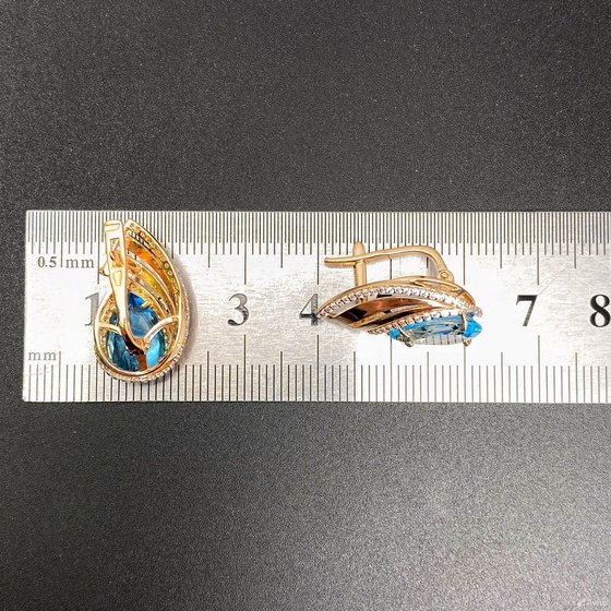 Золотые серьги с камнями 585пр. вес: 5,97гр