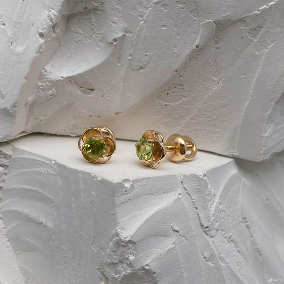 Золотые серьги с камнями 585пр. вес: 1,89гр