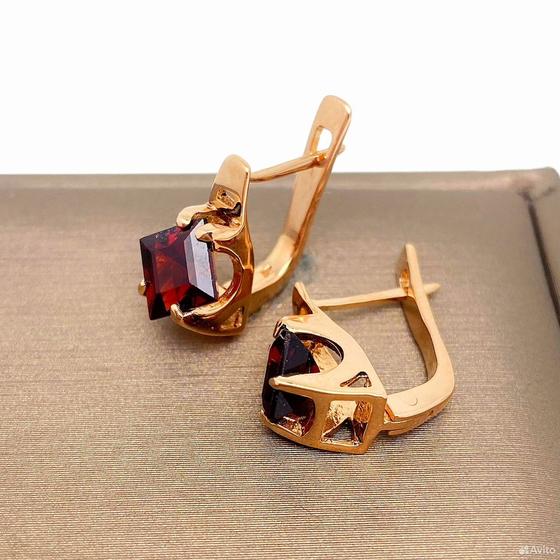 Золотые серьги с камнями 585пр. вес: 3,60гр