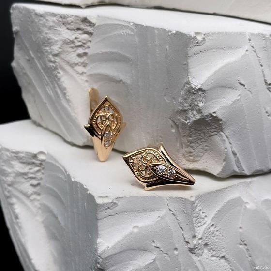 Золотые серьги с камнями 585пр. вес: 1,95гр