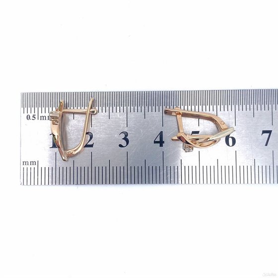 Золотые серьги с бриллиантами 585пр. вес: 2,70гр