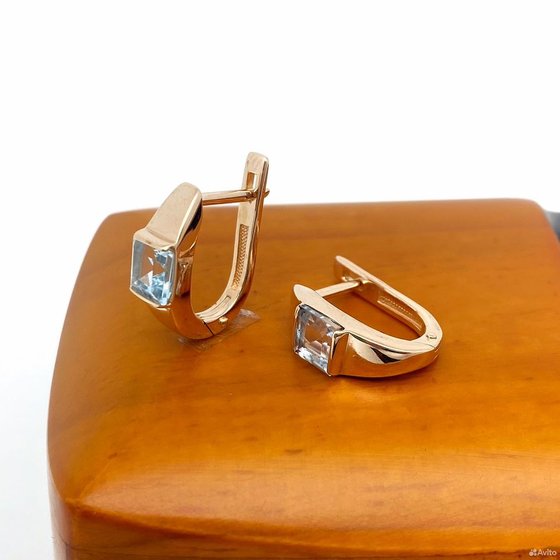 Золотые серьги с камнями 585пр. вес: 4,22гр
