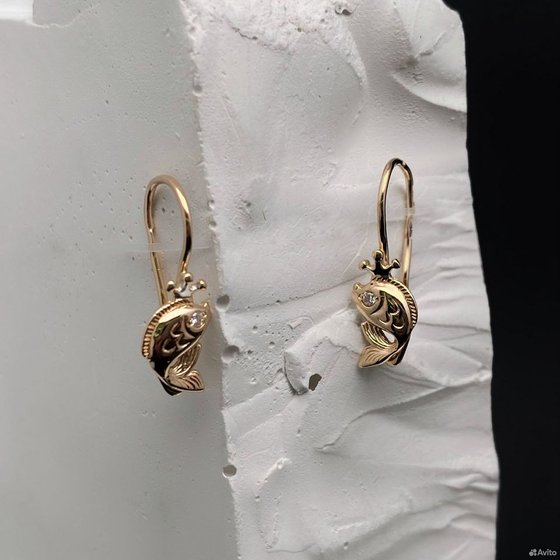 Золотые серьги с камнями 585пр. вес: 1,20гр