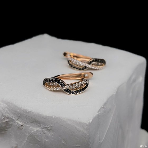 Золотые серьги с камнями 585пр. вес: 3,02гр