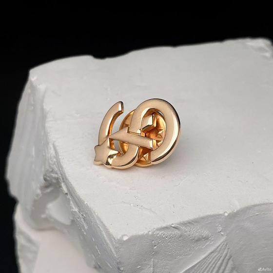 Золотая брошь 585пр. вес: 2,96гр