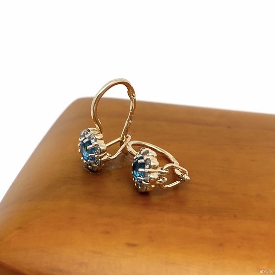 Золотые серьги с камнями 585пр. вес: 1,35гр