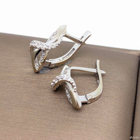 Золотые серьги с камнями 585пр. вес: 2,81гр