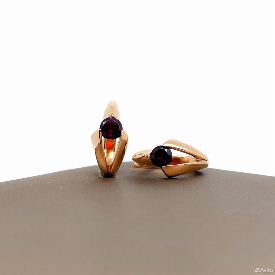 Золотые серьги с камнями 585пр. вес: 3,51гр