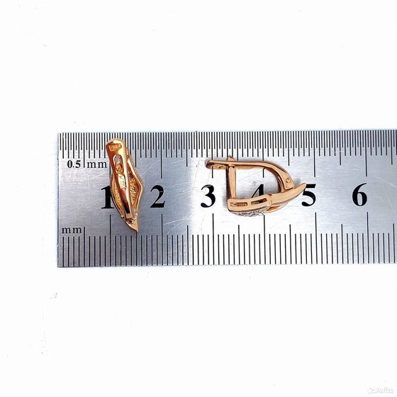 Золотые серьги с камнями 585пр. вес: 3,83гр