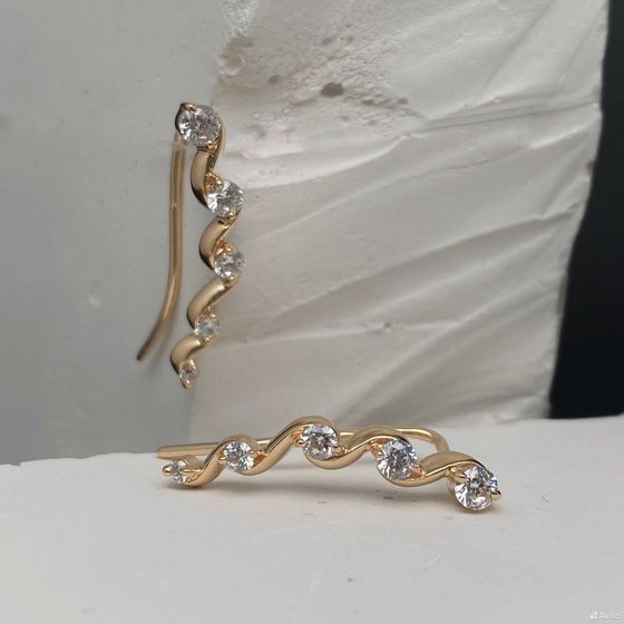 Золотые серьги с камнями 585пр. вес: 2,28гр
