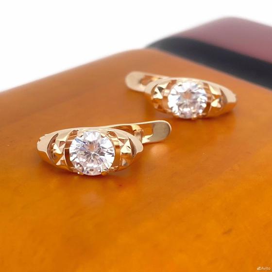Золотые серьги с камнями 585пр. вес: 1,74гр