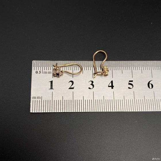 Золотые серьги с камнями 585пр. вес: 0,98гр