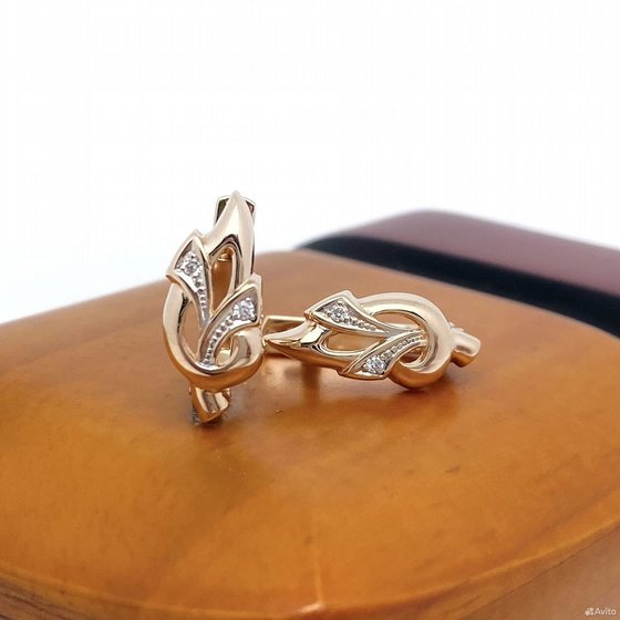 Золотые серьги с камнями 585пр. вес: 3,56гр