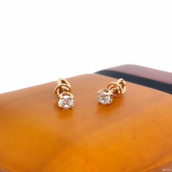 Золотые серьги с камнями 585пр. вес: 1,47гр