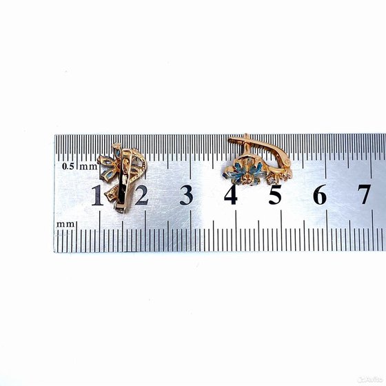Золотые серьги с камнями 585пр. вес: 3,40гр