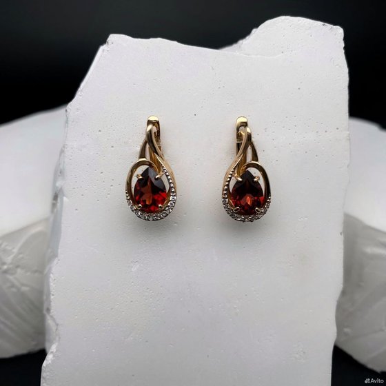 Золотые серьги с камнями 585пр. вес: 3,25гр