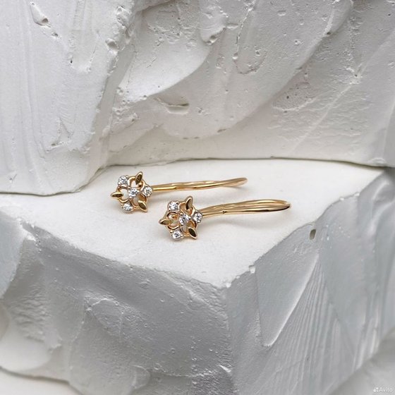 Золотые серьги с камнями 585пр. вес: 0,80гр