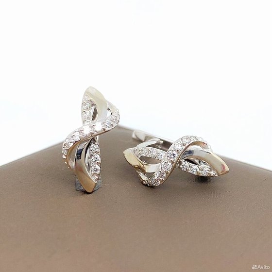 Золотые серьги с камнями 585пр. вес: 2,81гр